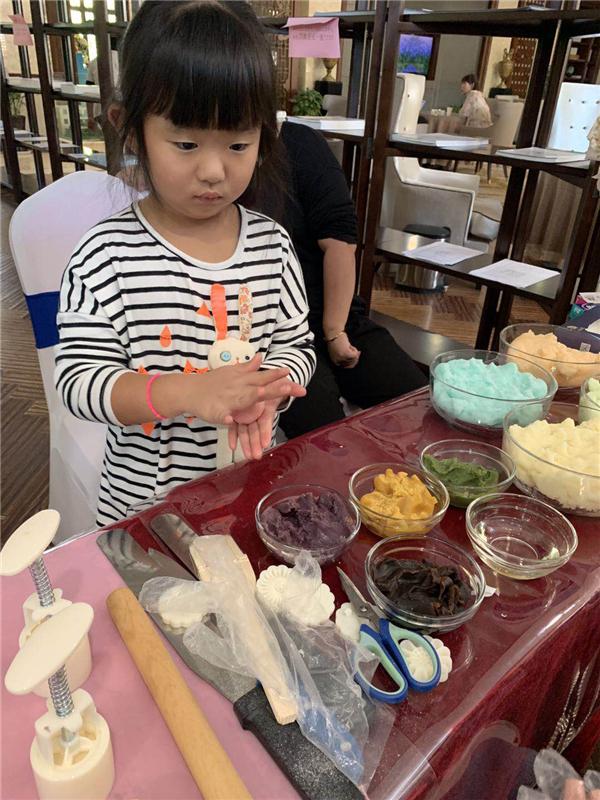 情系中秋，樂(lè)享團(tuán)圓——君河灣社區(qū)冰皮月餅制作活動(dòng)圓滿落幕